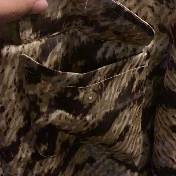 JONES NEW YORK SIGNATURE ANIMAL PRINT BLOUSE (M) - Picture 4 of 9